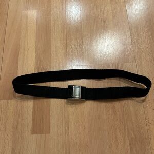 Black and silver adjustable belt